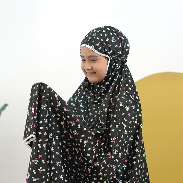 Nazwakids hitam